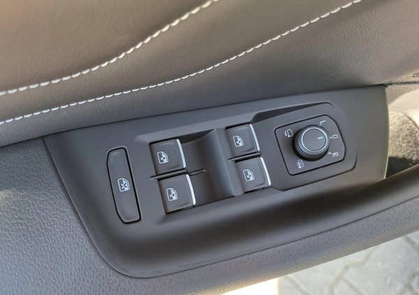 Volkswagen Passat cena 175000 przebieg: 9923, rok produkcji 2023 z Kielce małe 254